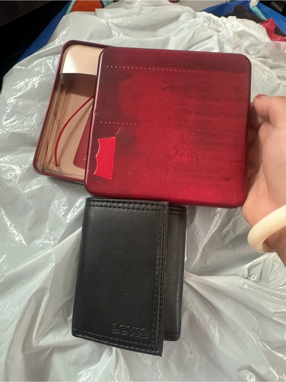 New Levi's Men's Trifold Wallet-Sleek/Slim Includes Id Window and Credit Card